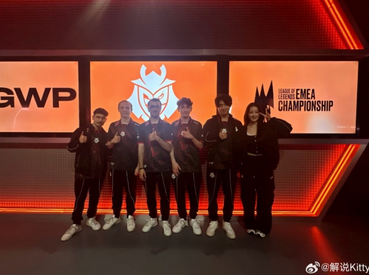 前LPL英文解说Kitty晒照：嗨LEC～ 👊( ◡̀_◡́)