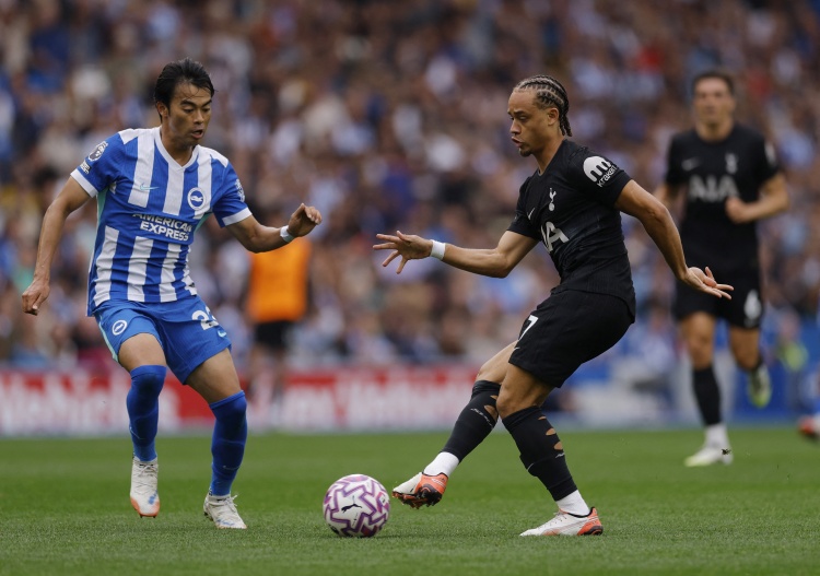 【球迷看点】西蒙斯6500万欧元加盟热刺后表现低迷,遭遇球迷和媒体批评(图1) 【球迷看点】西蒙斯6500万欧元加盟热刺后表现低迷,遭遇球迷和媒体批评(图1)