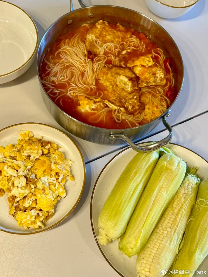 【球盟会】自己动手丰衣足食！杨瀚森晒中国菜配文：🍳家的味道