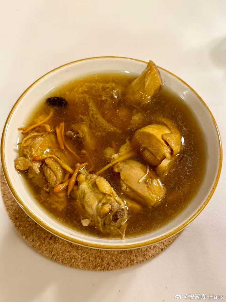 【球盟会】自己动手丰衣足食！杨瀚森晒中国菜配文：🍳家的味道