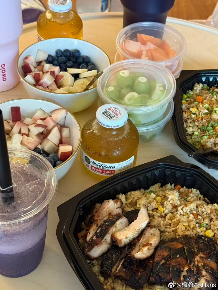 【球盟会】自己动手丰衣足食！杨瀚森晒中国菜配文：🍳家的味道