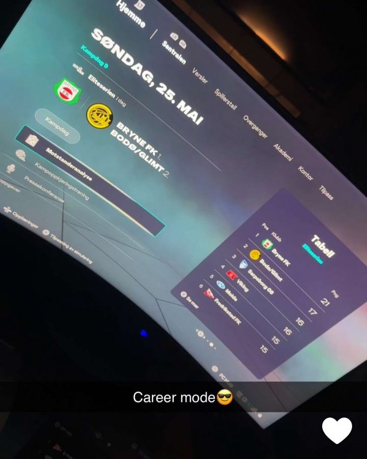 哈兰德社媒晒出玩《FC26》游戏照片：选用挪威青训母队打生涯模式