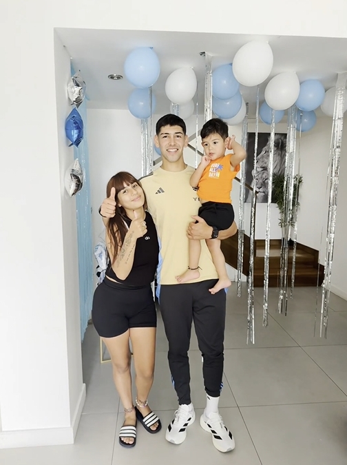 【QY球友会】从卖饼干→阿根廷国脚!21岁里维罗完成国家队首秀,家人为其庆祝