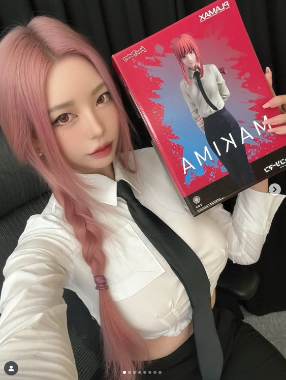 韩版《完蛋美女》演员晒照：这手办真大🤤