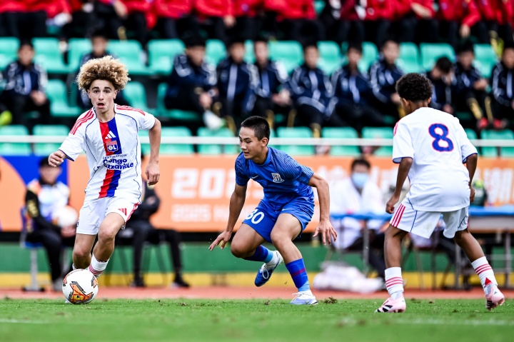 [体育头条]2025杭州钱潮杯揭幕战：上海申花U14梯队7-0大胜里昂U14梯队(图2)