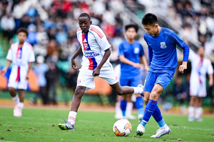 [体育头条]2025杭州钱潮杯揭幕战：上海申花U14梯队7-0大胜里昂U14梯队(图3)