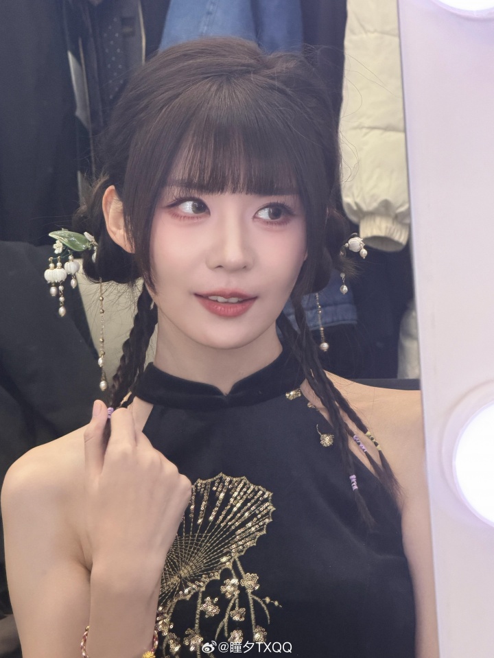 解说瞳夕赛后更博晒照：减肥成功被发现的世界很美好