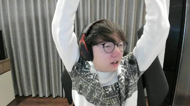 【万博电竞】夹杂私活?Mlxg:LCK一年一签 容易组强队 反观某赛区不让走