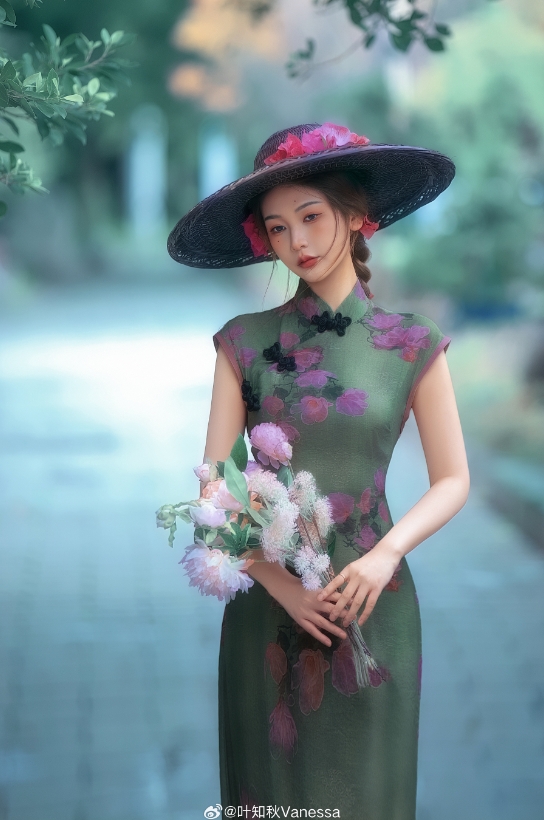 主播叶知秋晒照:今天是一个开心的日子 首先祝自己岁岁开心顺顺利利