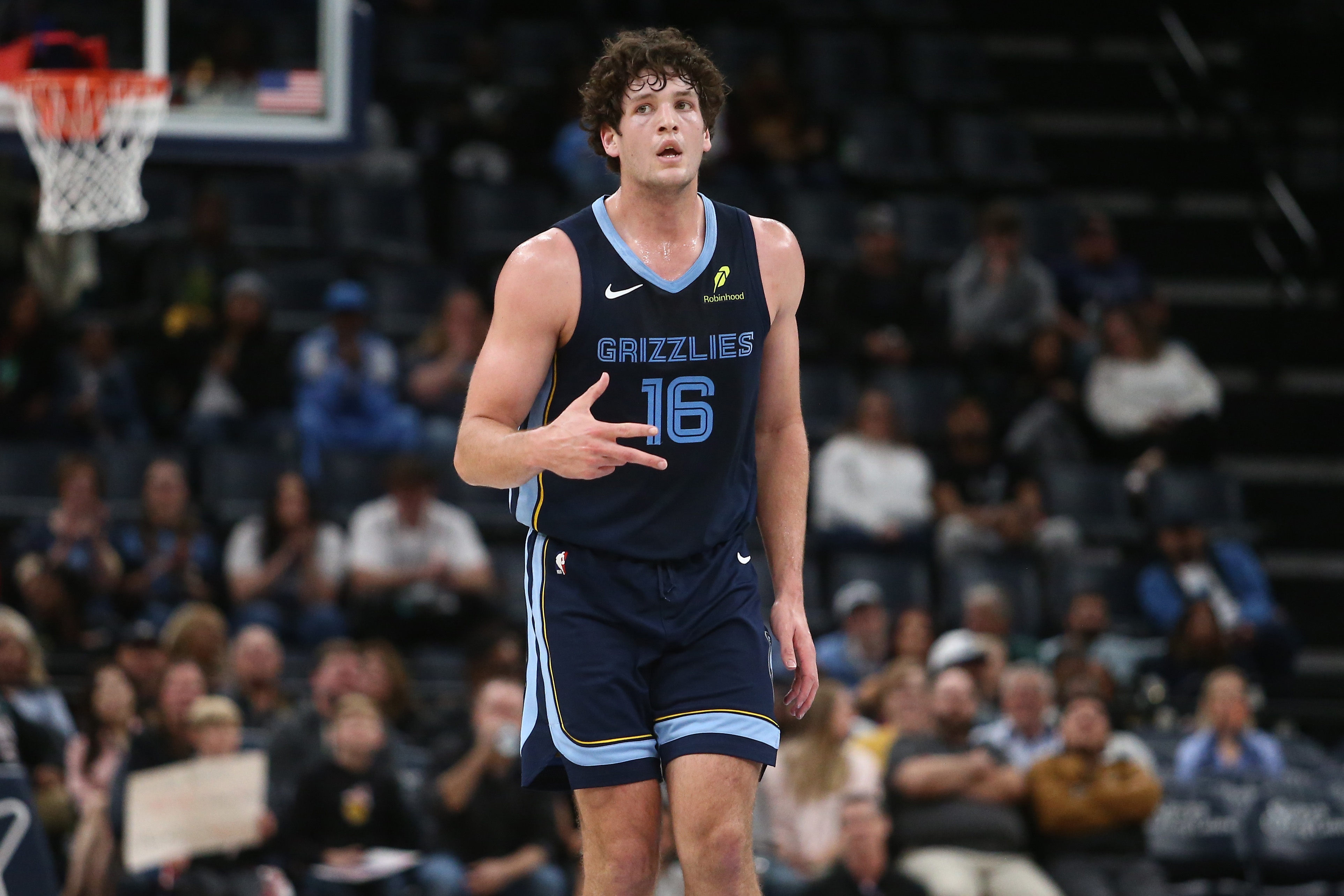 G联盟场均14.8分9.1板！美记：黄蜂队将和PJ·霍尔签下双向合同