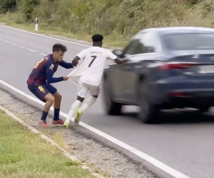 【QY球友会】今日趣图:亚马尔全场最有威胁的一次进攻,找皇马球员赛后约架