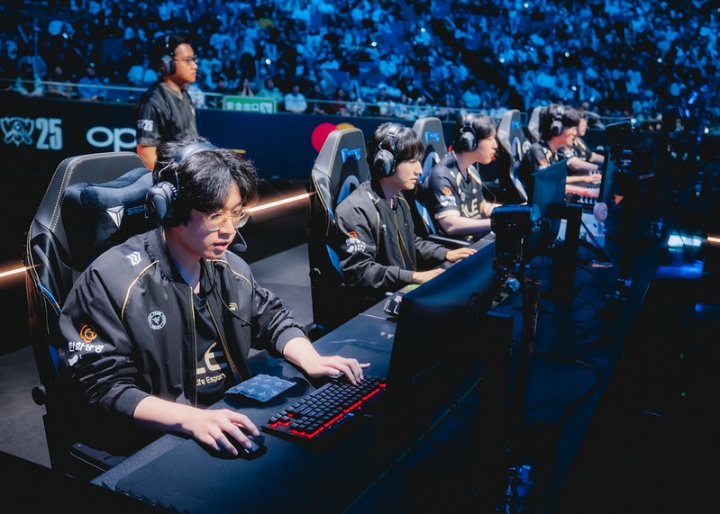 【万博电竞】明年怎么说?HLE全员合同将在2025年底到期,Peanut去服兵役