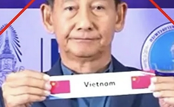 【中国足球】大乌龙!外媒:泰国主办方错把中国国旗当做越南国旗,引巨大争议(图1) 【中国足球】大乌龙!外媒:泰国主办方错把中国国旗当做越南国旗,引巨大争议(图1)