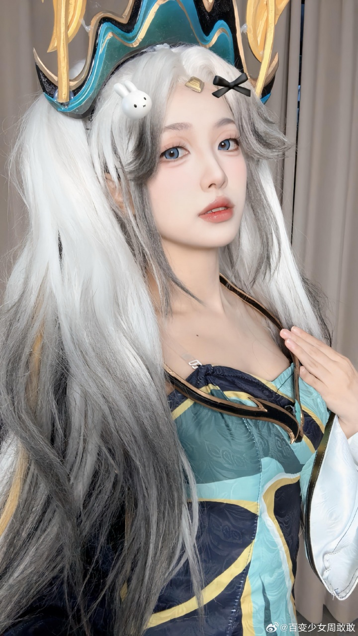 【万博电竞】LPL女主持人周敢敢晒照:我琴qa秒了~兰亭序琴女米米嘟~