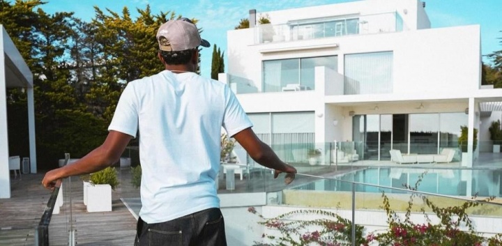 壕!世体:18岁亚马尔1050万欧元购买豪宅,皮克夏奇拉曾住在这