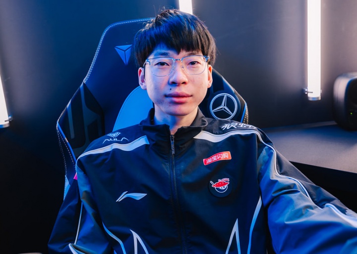 Hope：最后一把如果我们能做更好，如果多拿资源可能就赢下来吧😭