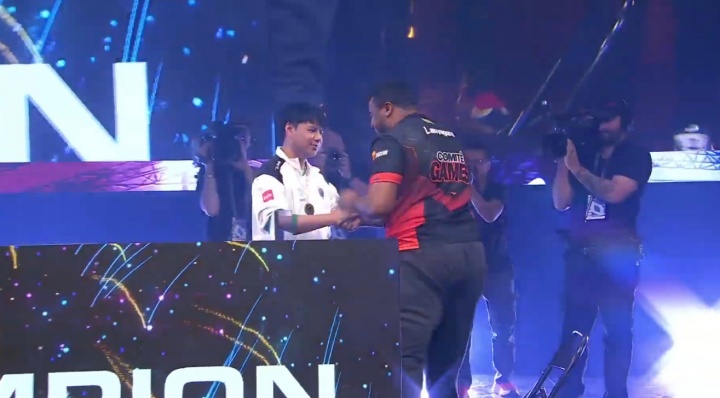 【万博电竞】SWC拳皇15总决赛:36岁Xiaohai曾卓君遗憾告负,收获奖金15万刀