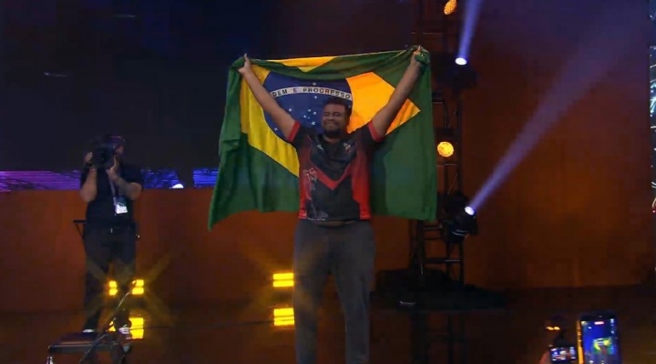 SWC拳皇15总决赛：36岁Xiaohai曾卓君遗憾告负，收获奖金15万刀