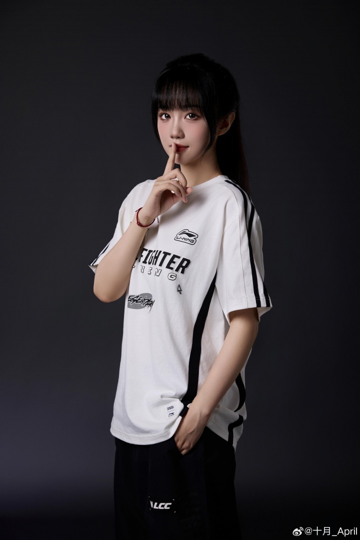 【QY球友会】主持十月晒解说杯定妆照:Whip-Whiplash~