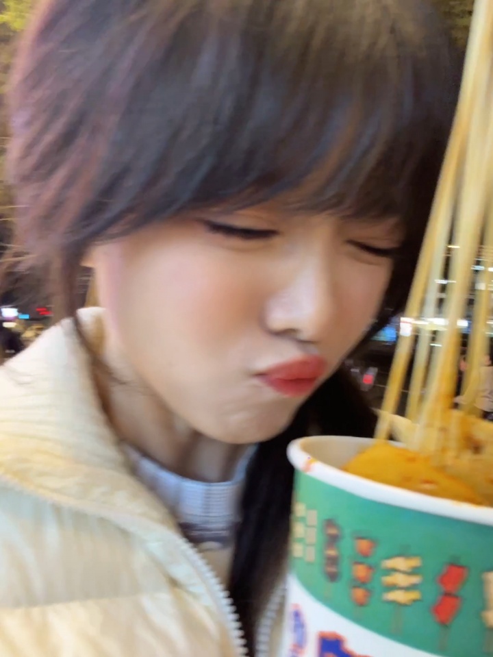 主持骆歆晒美食日常：这就是成都人的人情味吗？