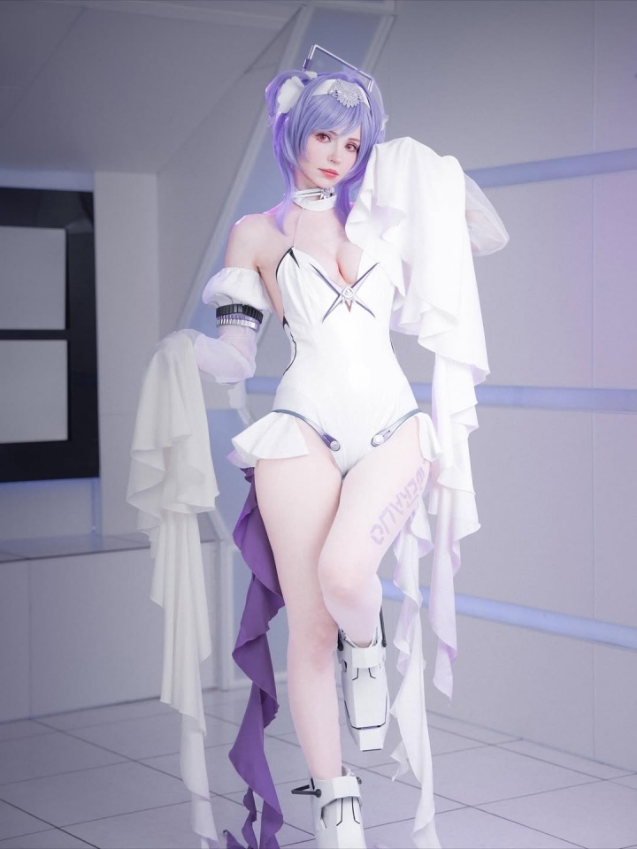 艾什莉体模PeachMilky更新《妮姬》Cos:肤白貌美 凹凸有致