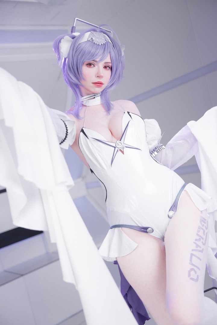 艾什莉体模PeachMilky更新《妮姬》Cos:肤白貌美 凹凸有致