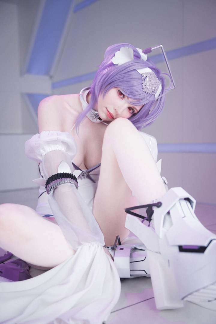 艾什莉体模PeachMilky更新《妮姬》Cos:肤白貌美 凹凸有致