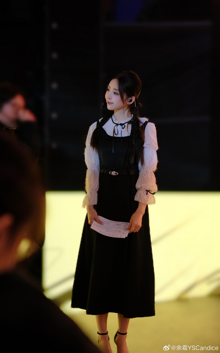 【蜗牛电竞】主持余霜更博晒照:Joc半决赛之打工日记