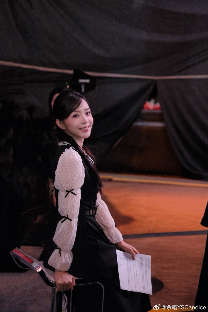 【蜗牛电竞】主持余霜更博晒照:Joc半决赛之打工日记