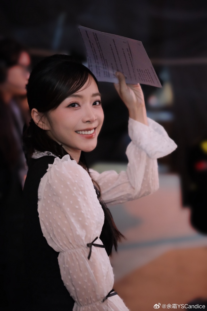 【蜗牛电竞】主持余霜更博晒照:Joc半决赛之打工日记