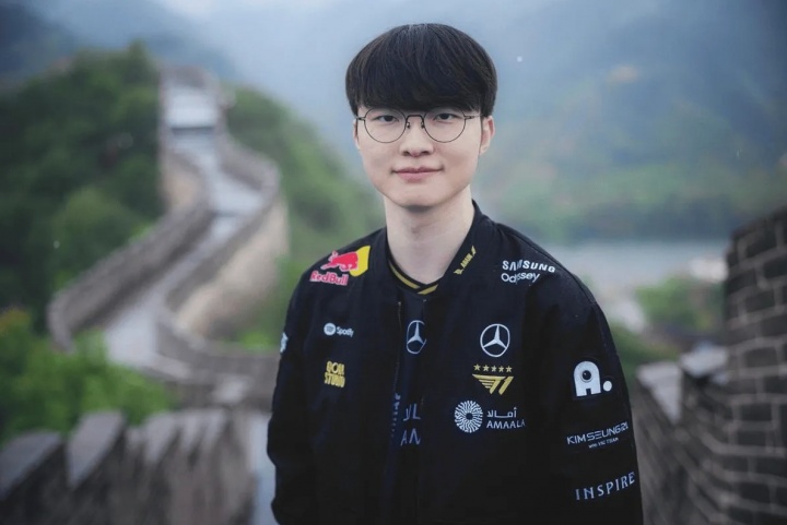 Reddit热议Faker去年决赛第四局塞拉斯：对他只是集锦里的一个镜头罢了