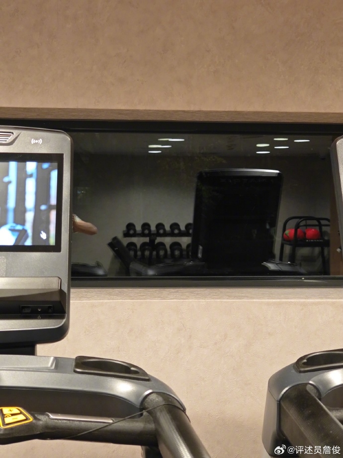 【曼城】凌晨4点的曼彻斯特!詹俊晒照:健身房备战,天太黑不敢外出跑步(图1) 【曼城】凌晨4点的曼彻斯特!詹俊晒照:健身房备战,天太黑不敢外出跑步(图1)