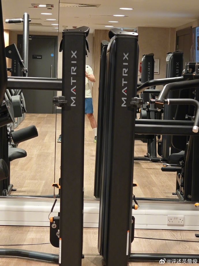 【曼城】凌晨4点的曼彻斯特!詹俊晒照:健身房备战,天太黑不敢外出跑步(图2) 【曼城】凌晨4点的曼彻斯特!詹俊晒照:健身房备战,天太黑不敢外出跑步(图2)