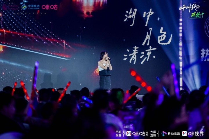 【你怎么看?】“呼叫我的球搭子”张家口站开启黄健翔苏东携球迷共燃英超狂欢夜(图3) 【你怎么看?】“呼叫我的球搭子”张家口站开启黄健翔苏东携球迷共燃英超狂欢夜(图3)