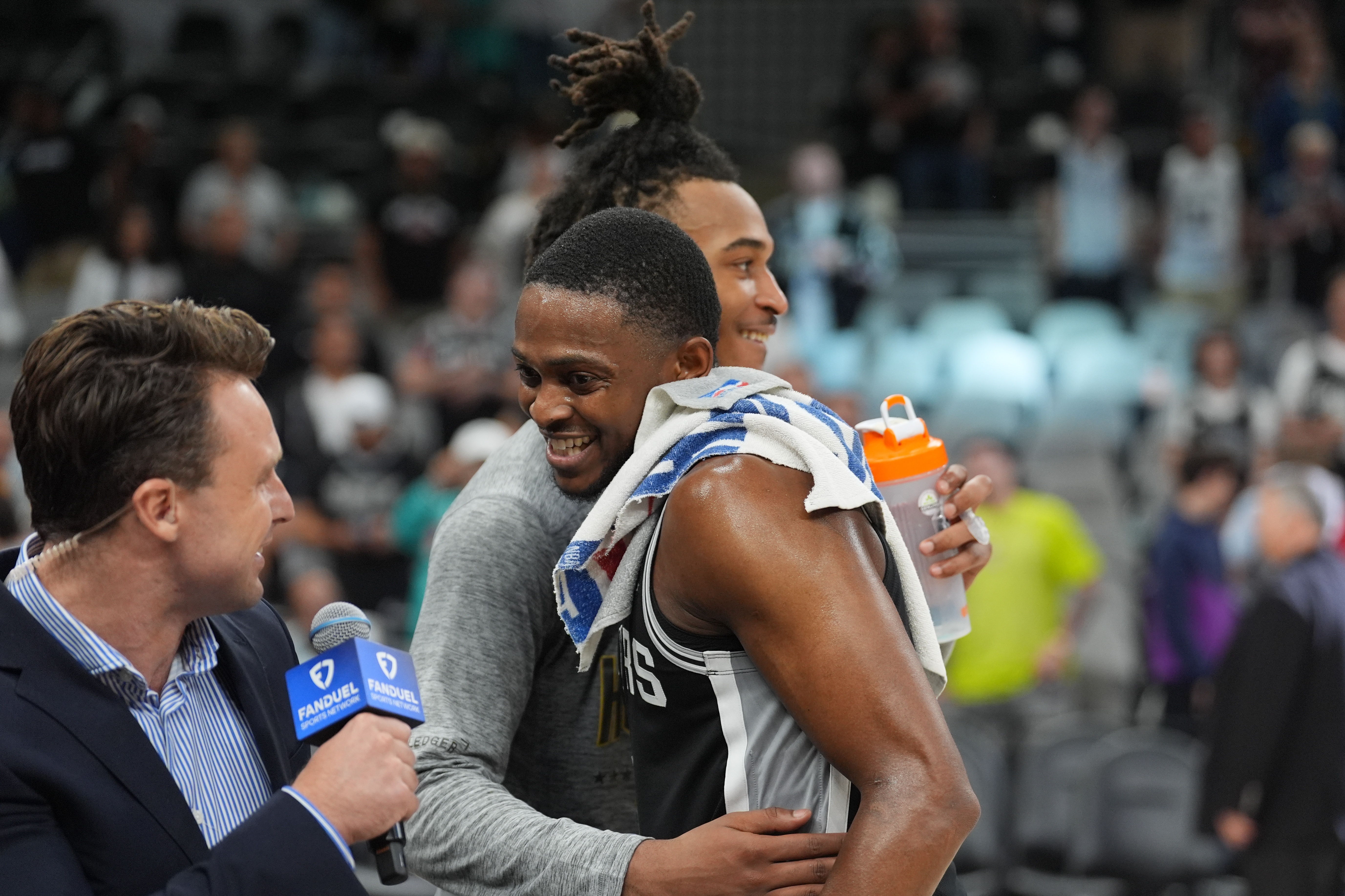 【好看推荐】张佳玮：福克斯复出马刺赢球完美的一天 文班可以不那么在意得分(图1)