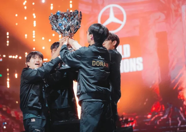 牌面！韩国总统发文祝贺T1和Faker三连冠：再次证明电子竞技强国的实力！