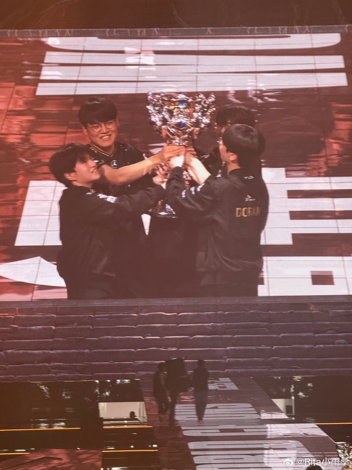 Rita更博晒照：S15对我来说的确也有特别的回忆