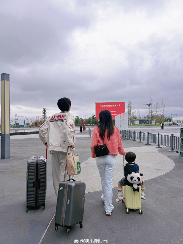 甜蜜！糖小幽晒照：成都的欢喜记忆