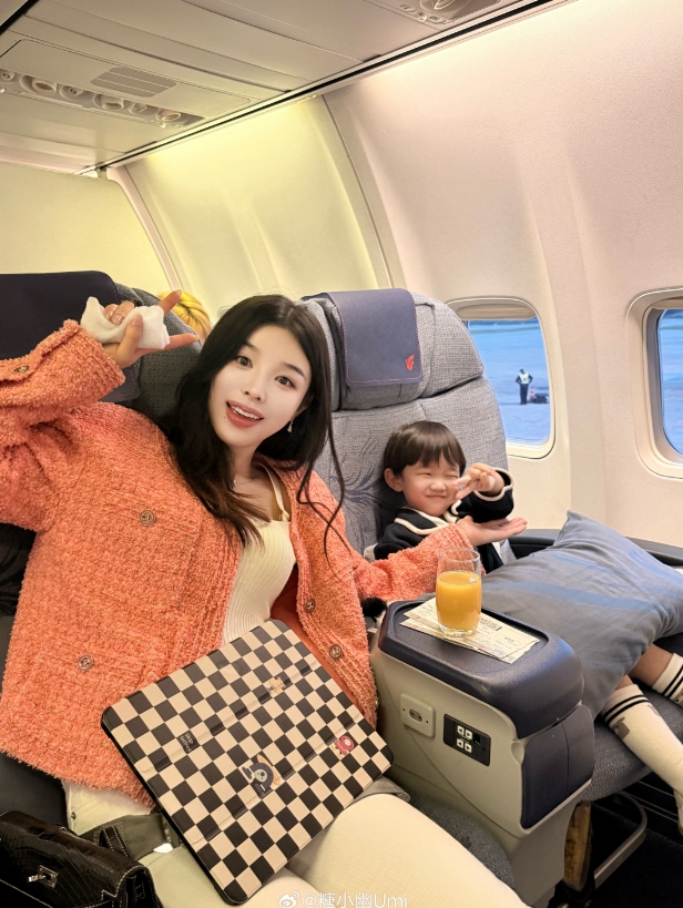 甜蜜！糖小幽晒照：成都的欢喜记忆