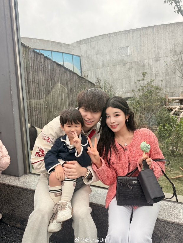 甜蜜！糖小幽晒照：成都的欢喜记忆