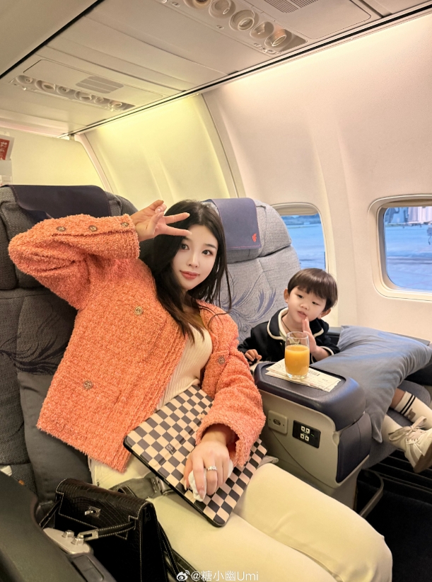 甜蜜！糖小幽晒照：成都的欢喜记忆