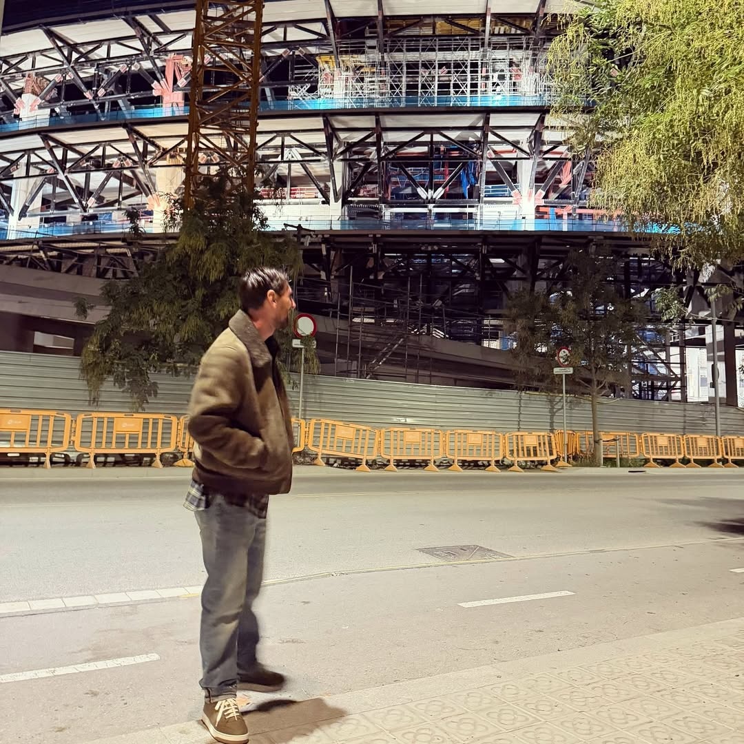 念旧!梅西晒照参观新诺坎普:昨晚我回到了让我魂牵梦绕的地方