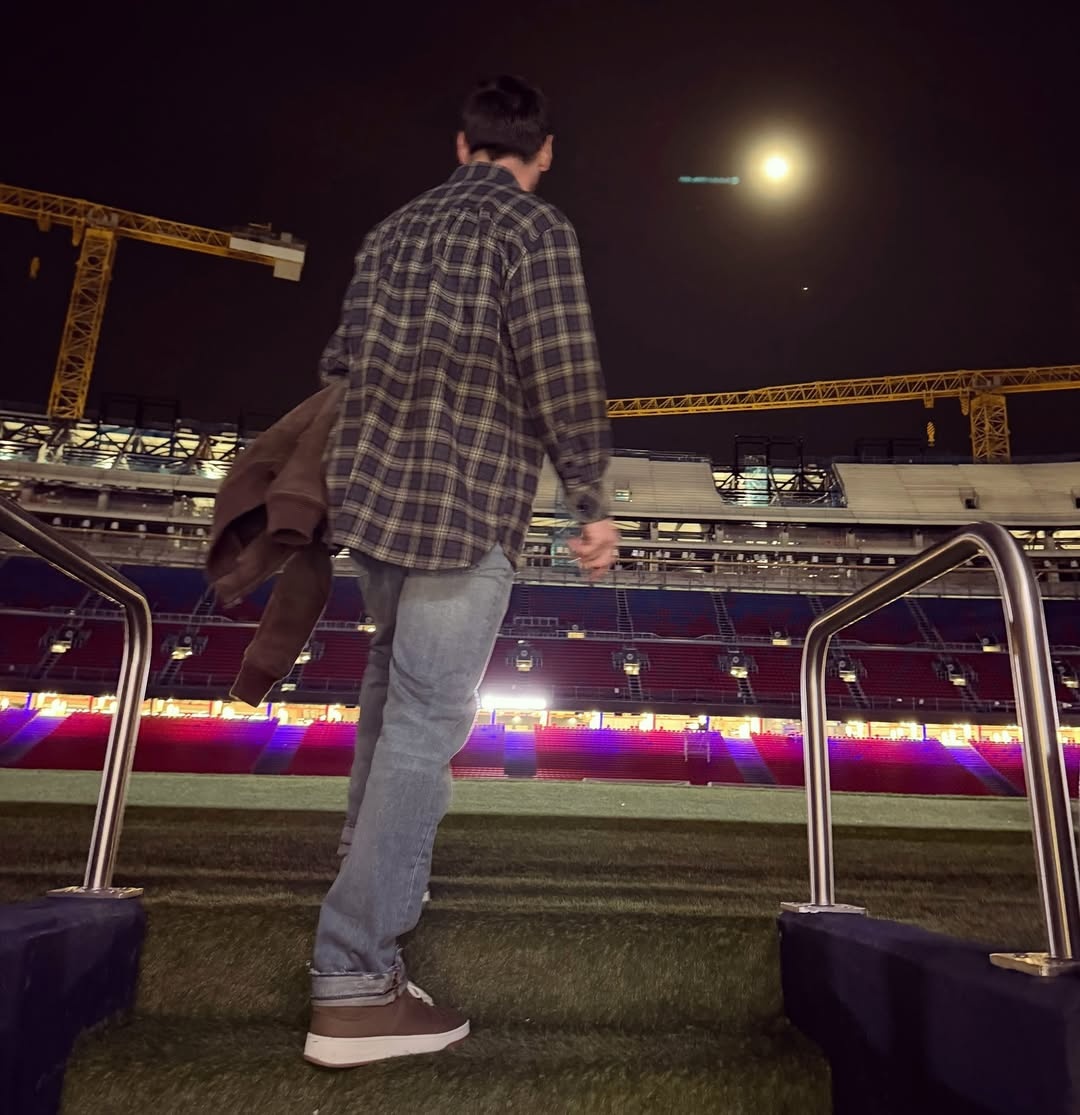 念旧!梅西晒照参观新诺坎普:昨晚我回到了让我魂牵梦绕的地方