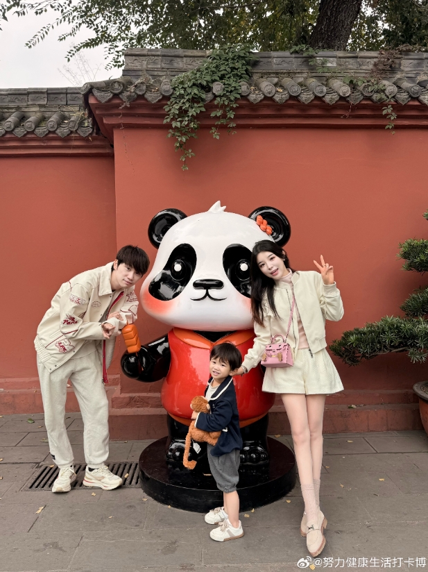 糖小幽晒照：众生欢喜佛欢喜