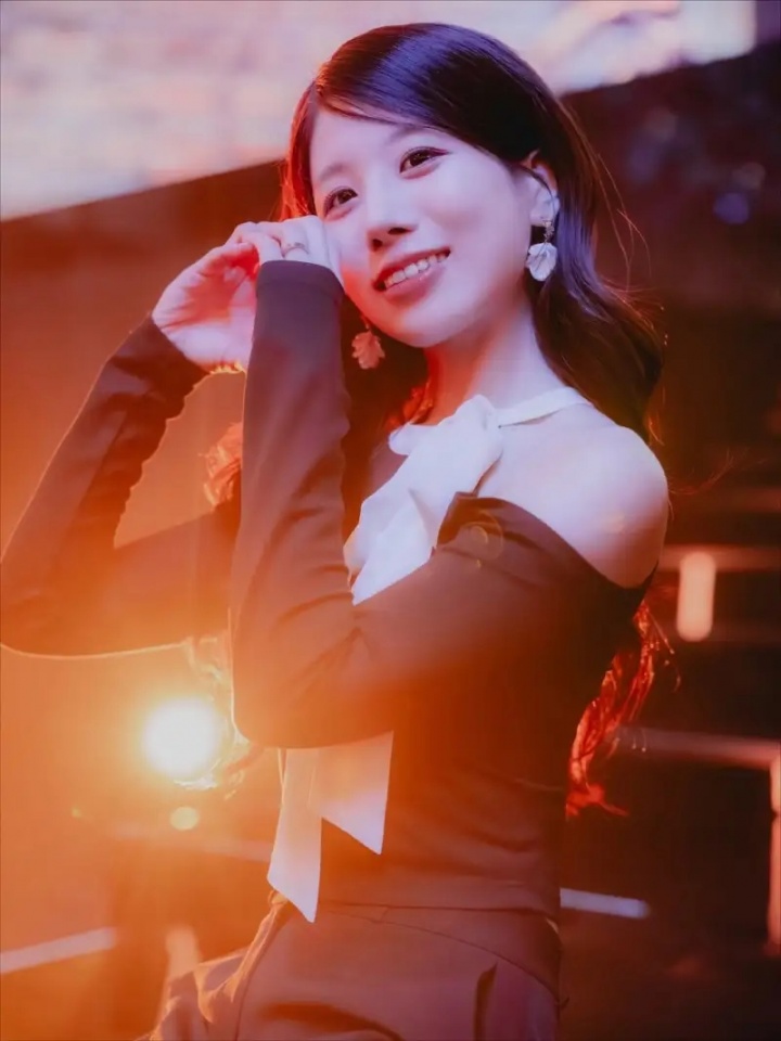 LCK主持志宣分享照片:有些事会结束,有些不会