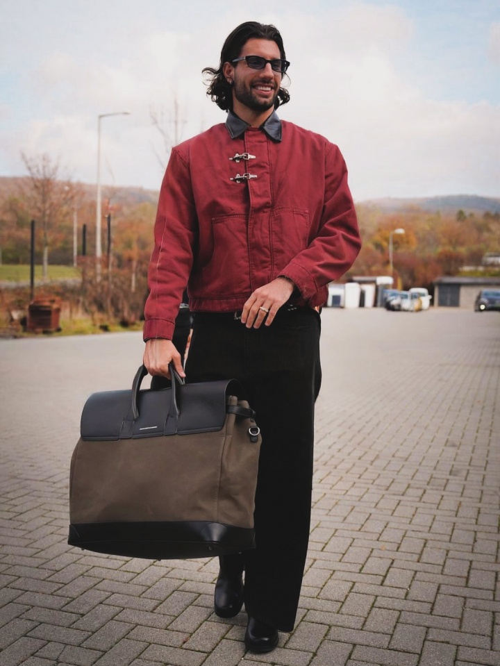 【精彩资讯】索博晒私房照：一个大包直接拎娃(图2)