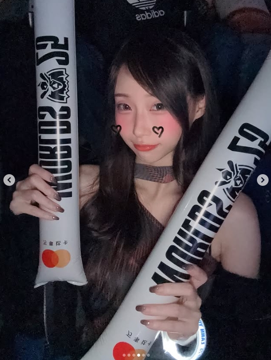 Faker美女粉丝晒照：第二次跟Faker約會 還是一如既往的帥👍🏻