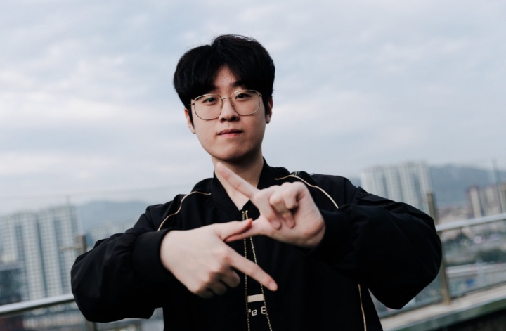 韩网T1粉丝爆料:Zeus曾要求冠军皮W效果去掉T1队标