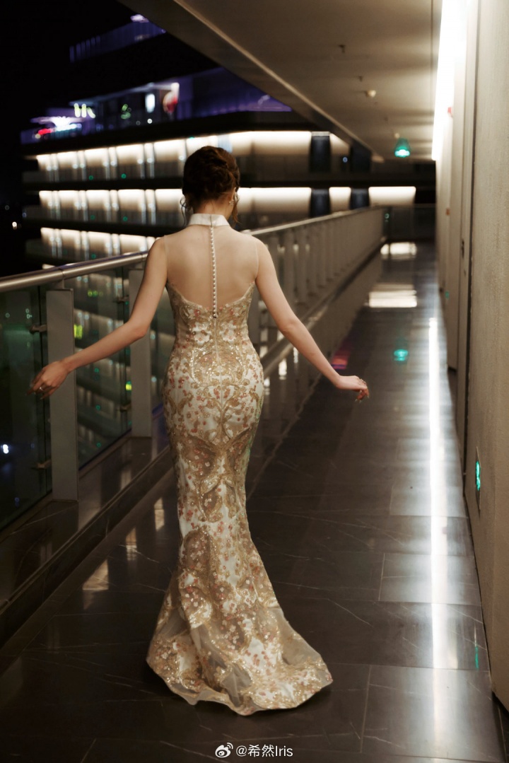 LPL顶流👍主持人希然晒照 与珠宝品牌强强连手