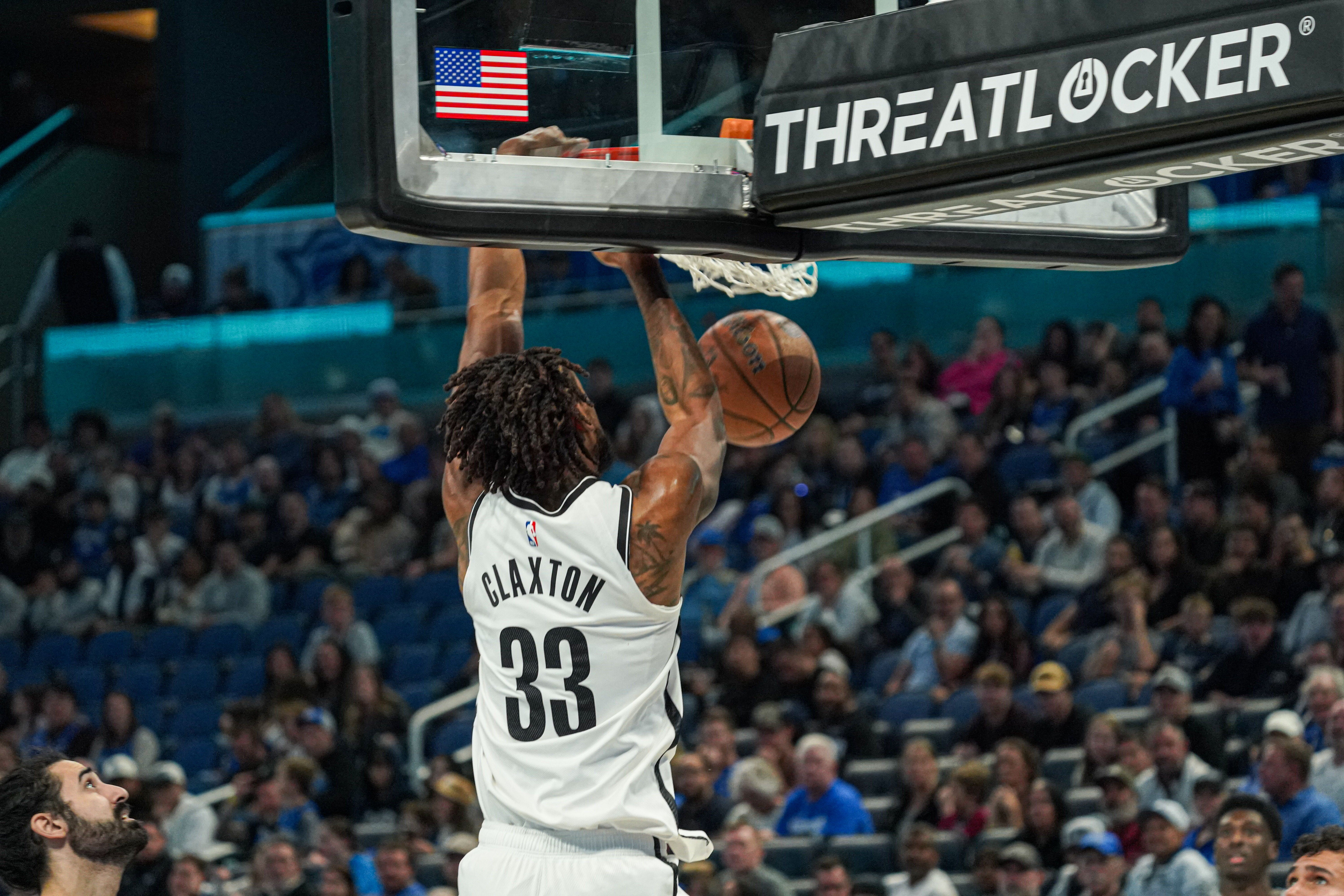 半场准两双！克拉克斯顿8中5拿到12分9篮板4助攻 正负值达+20